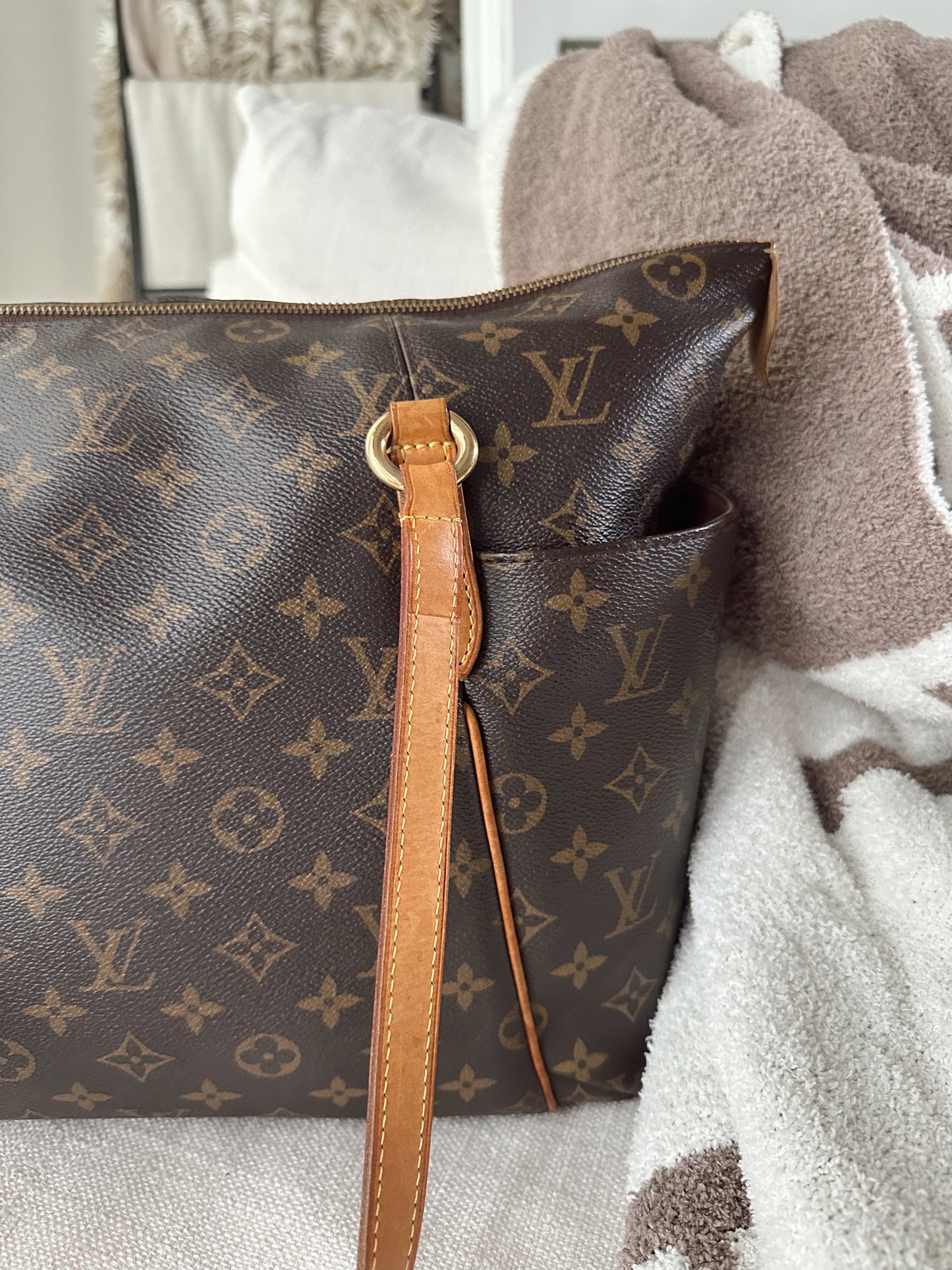 Louis Vuitton Monogram Totally MM