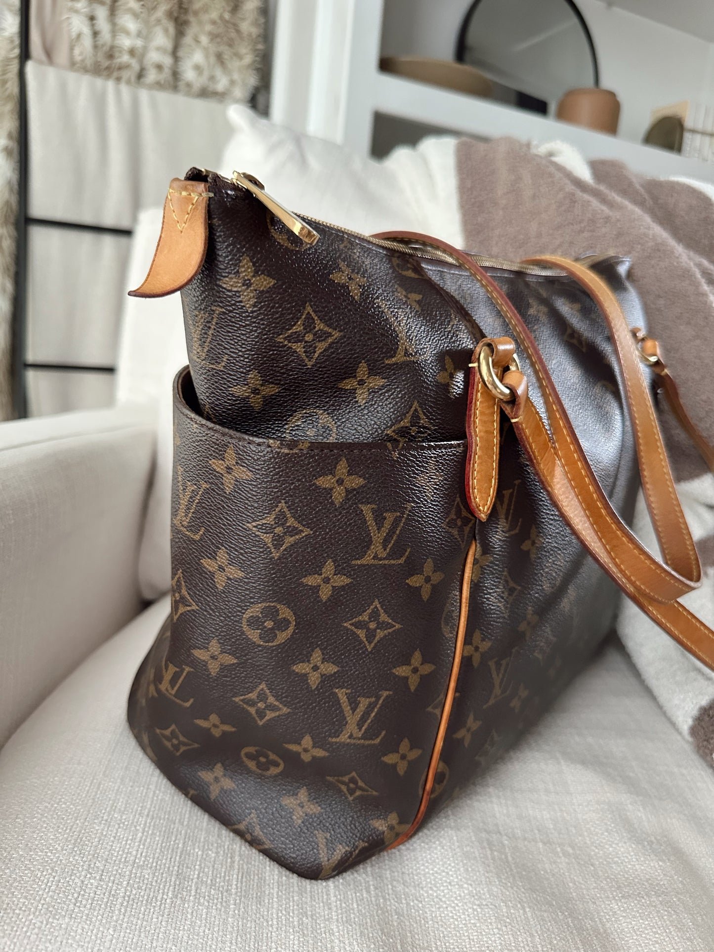 Louis Vuitton Monogram Totally MM