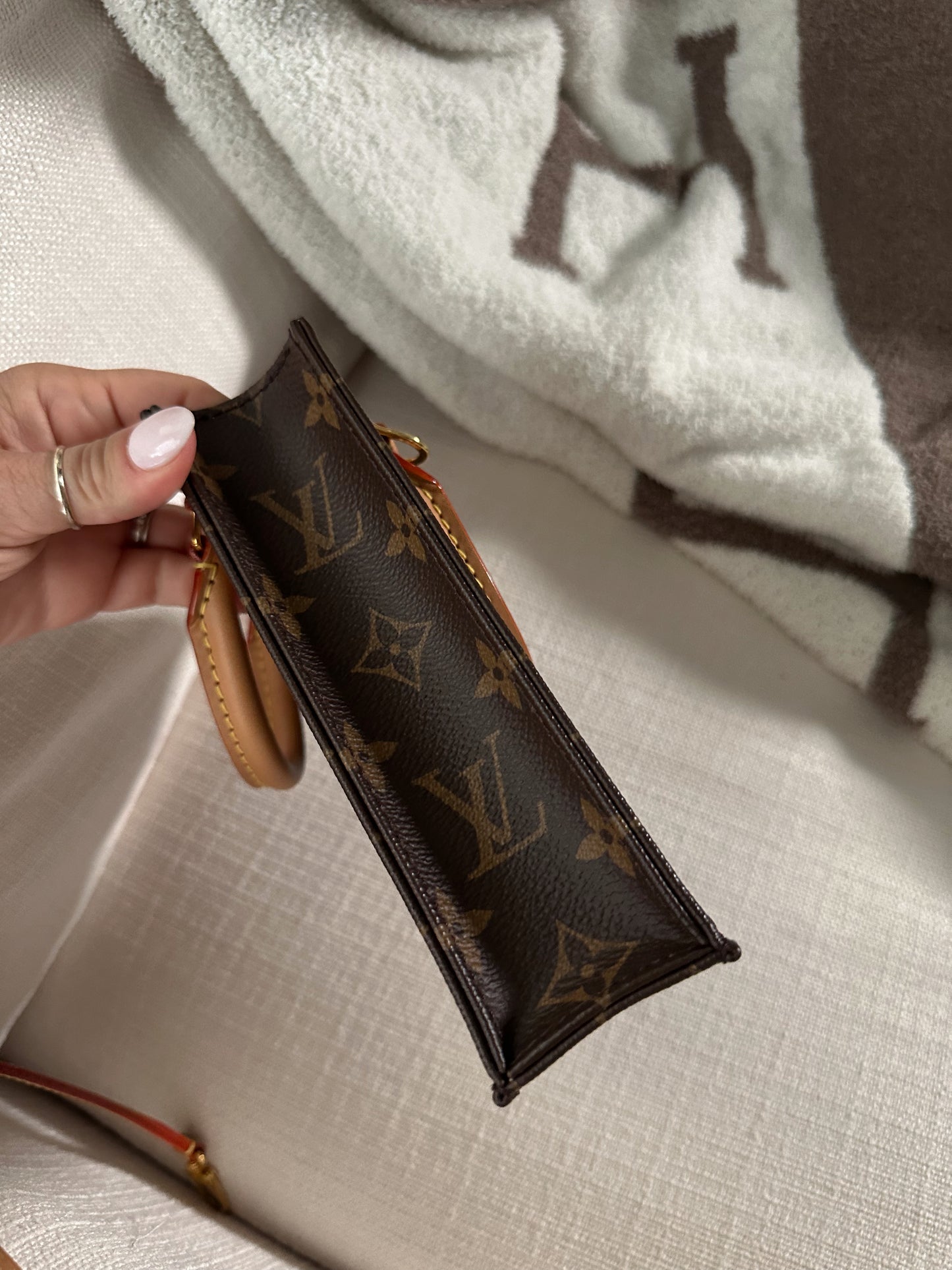 Louis Vuitton Petit Sac Plat Monogram