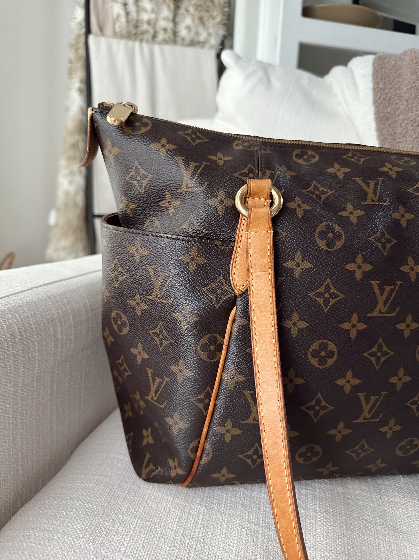 Louis Vuitton Monogram Totally MM