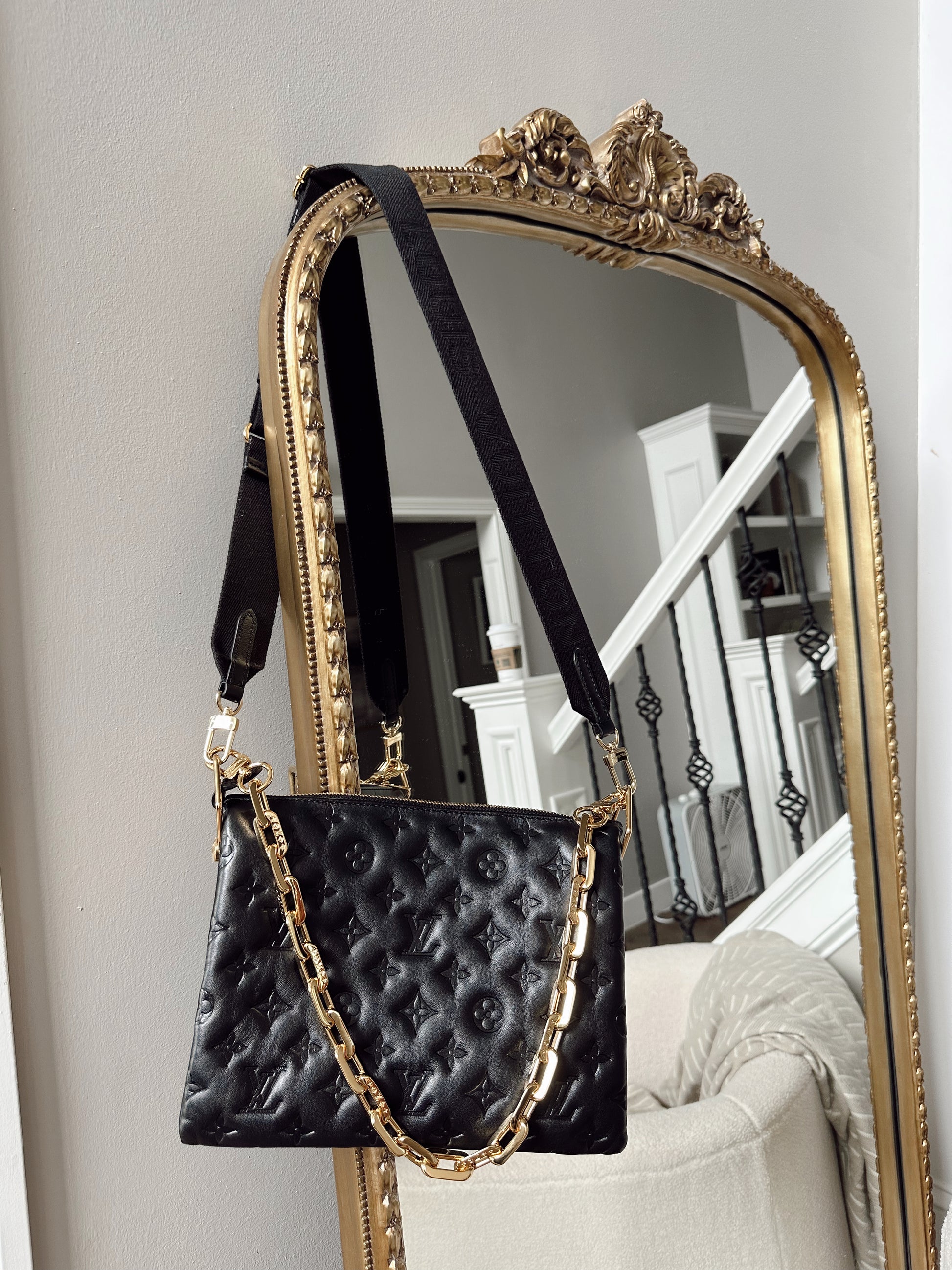 Coussin leather crossbody bag Louis Vuitton Black in Leather - 26759288