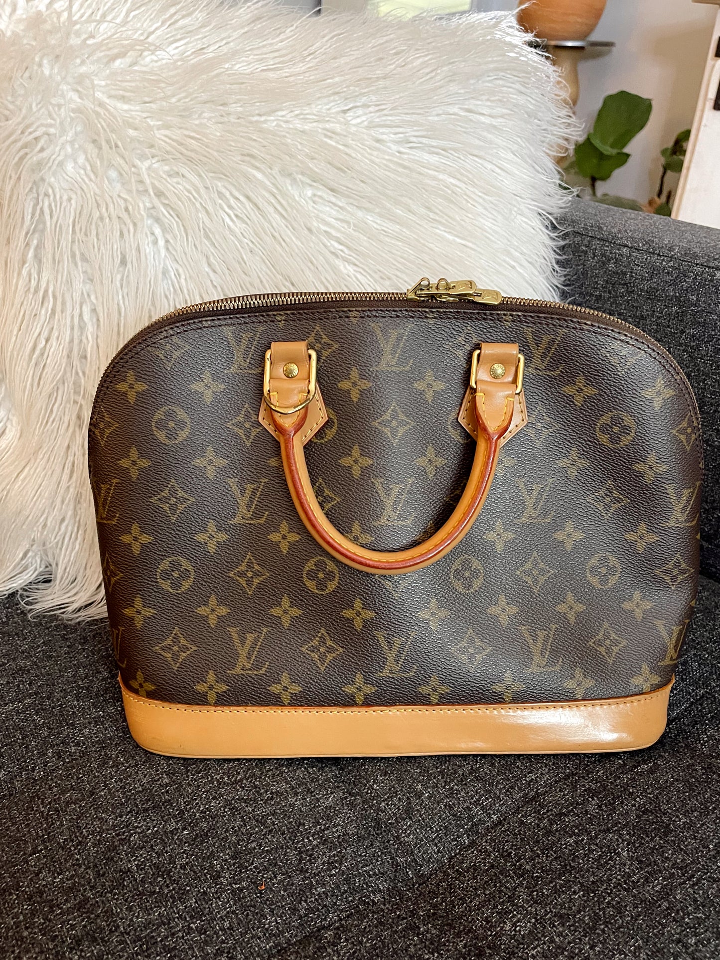 Louis Vuitton Alma Monogram PM