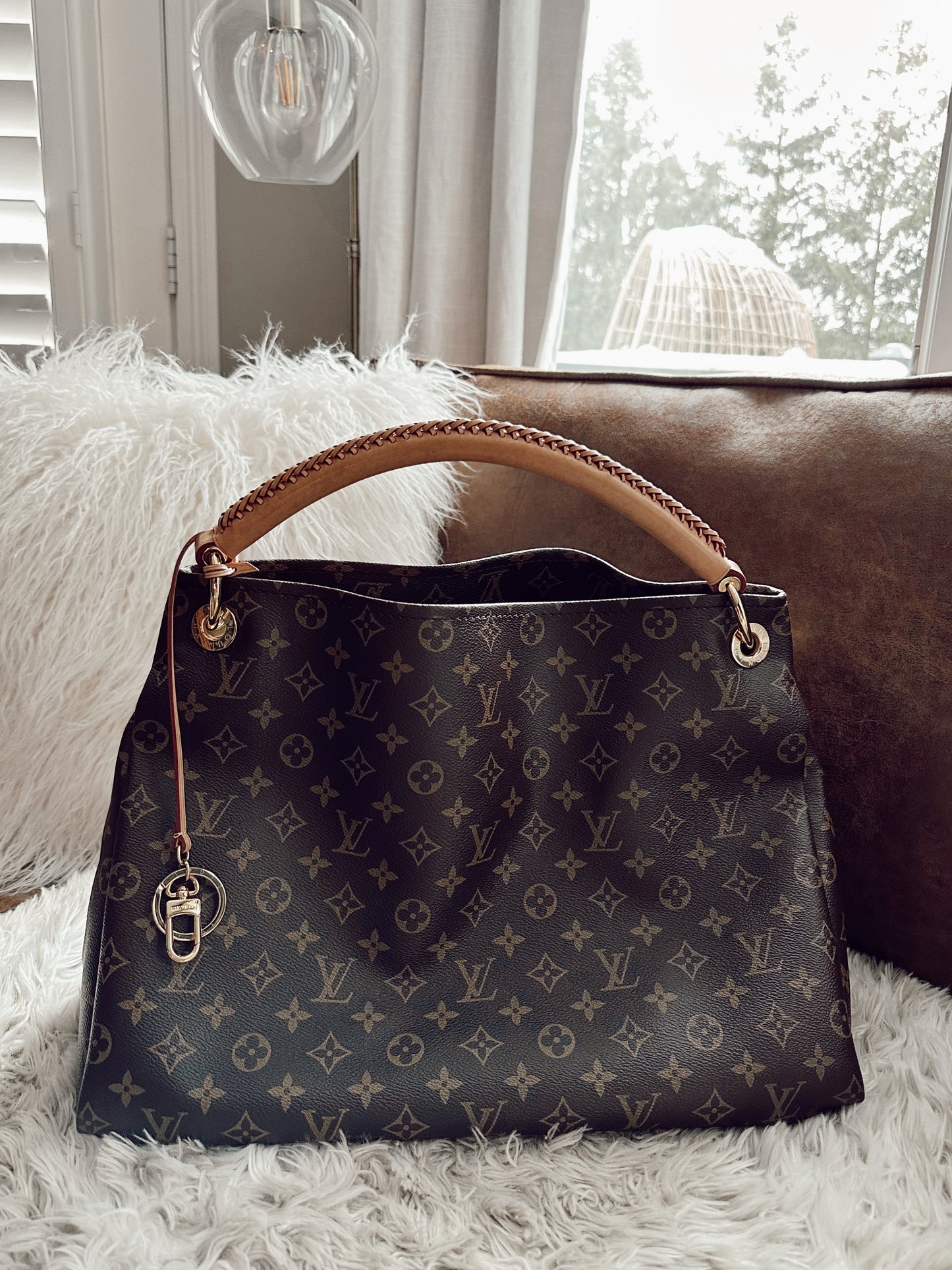 Louis Vuitton Artsy Monogram