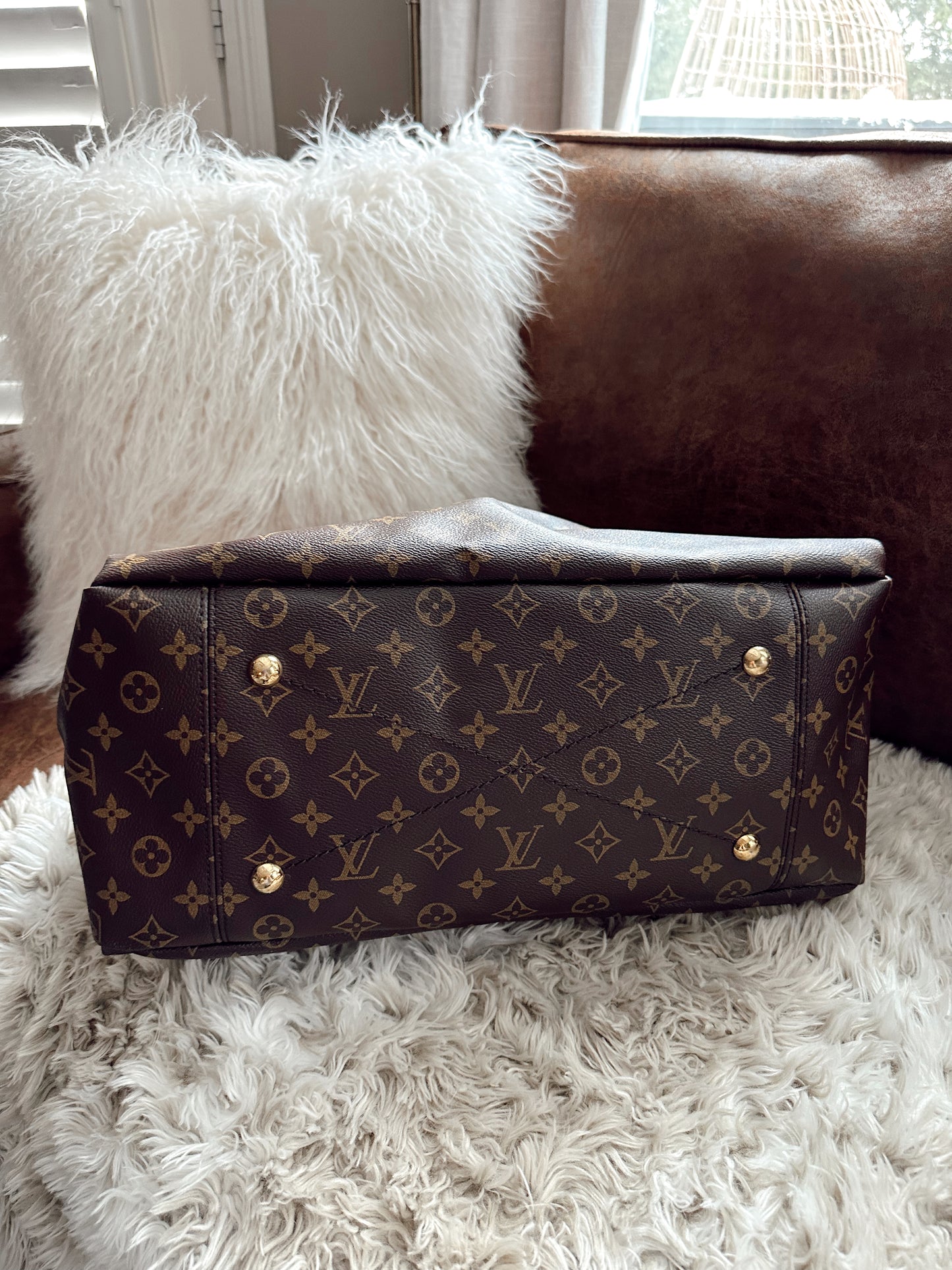 Louis Vuitton Artsy Monogram