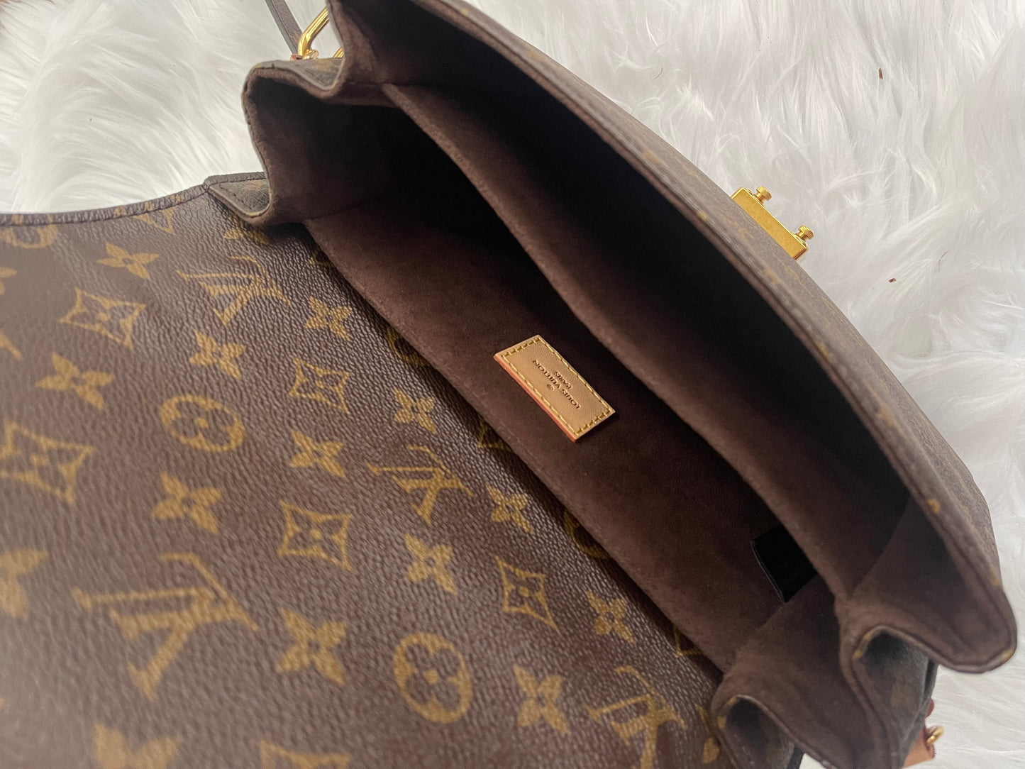 Louis Vuitton Pochette Metis