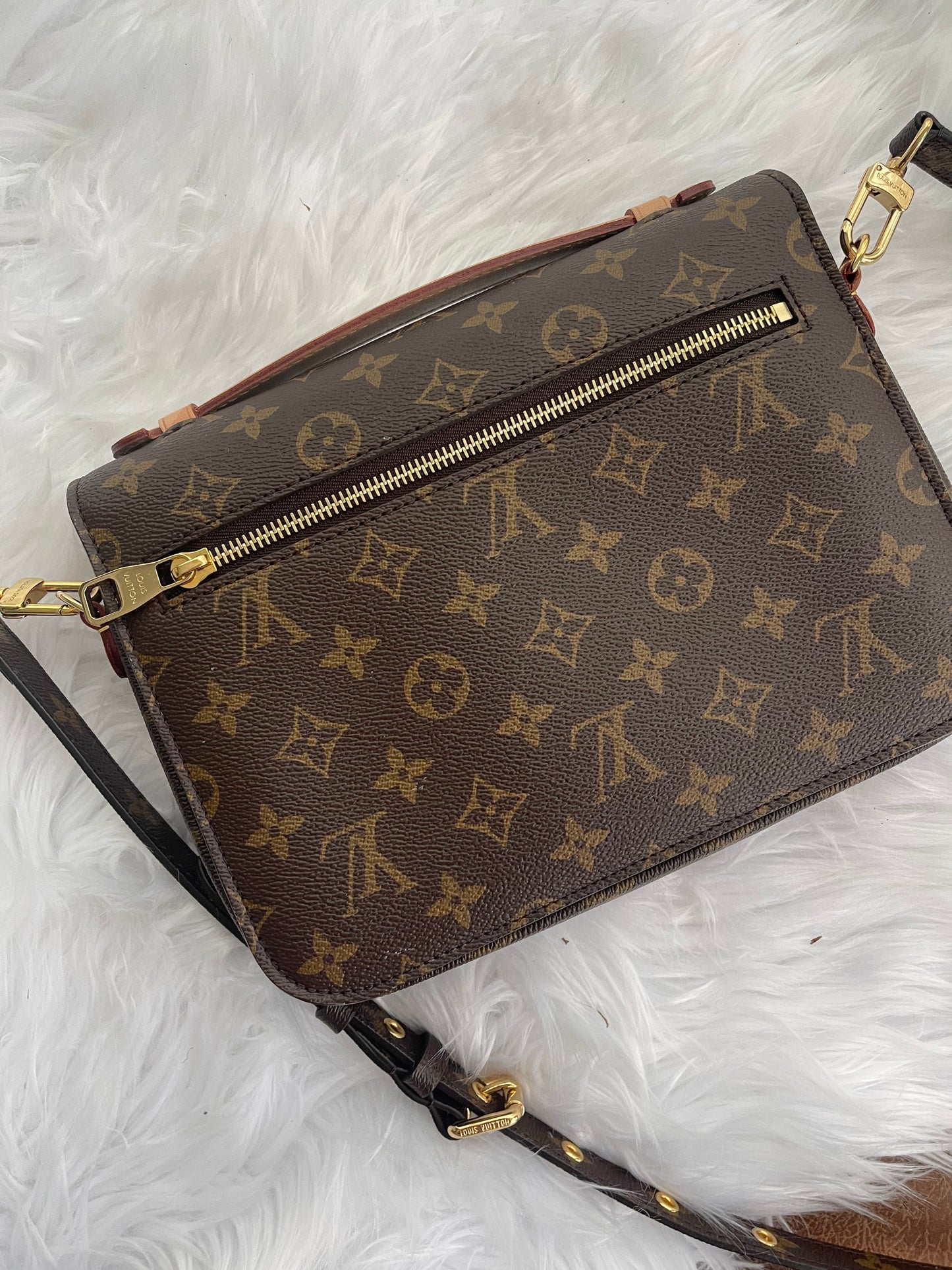 Louis Vuitton Pochette Metis