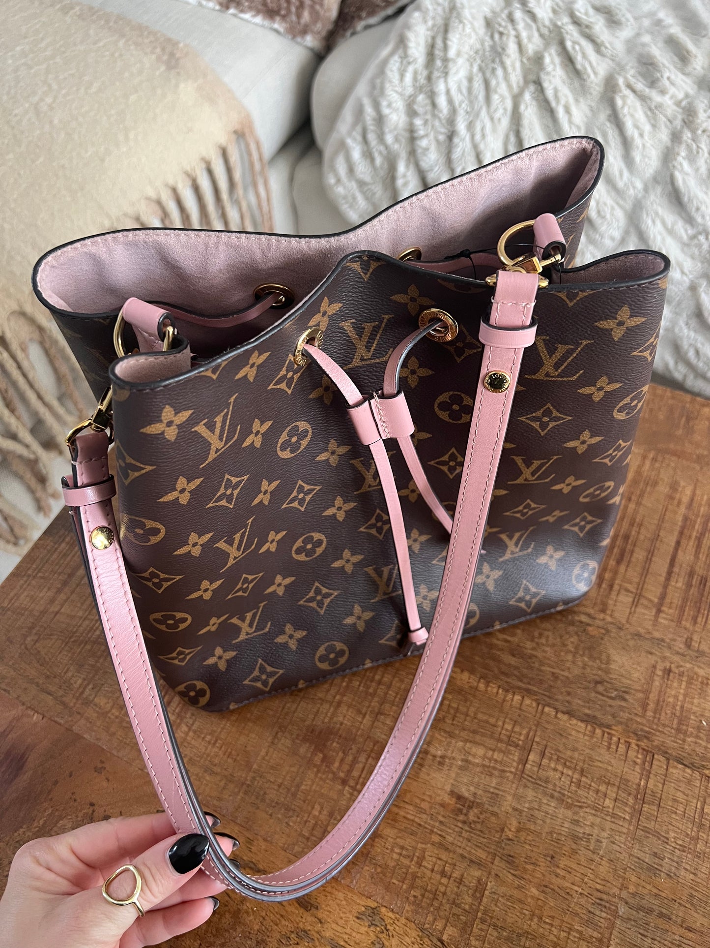 Louis Vuitton NeoNoe Rose Monogram