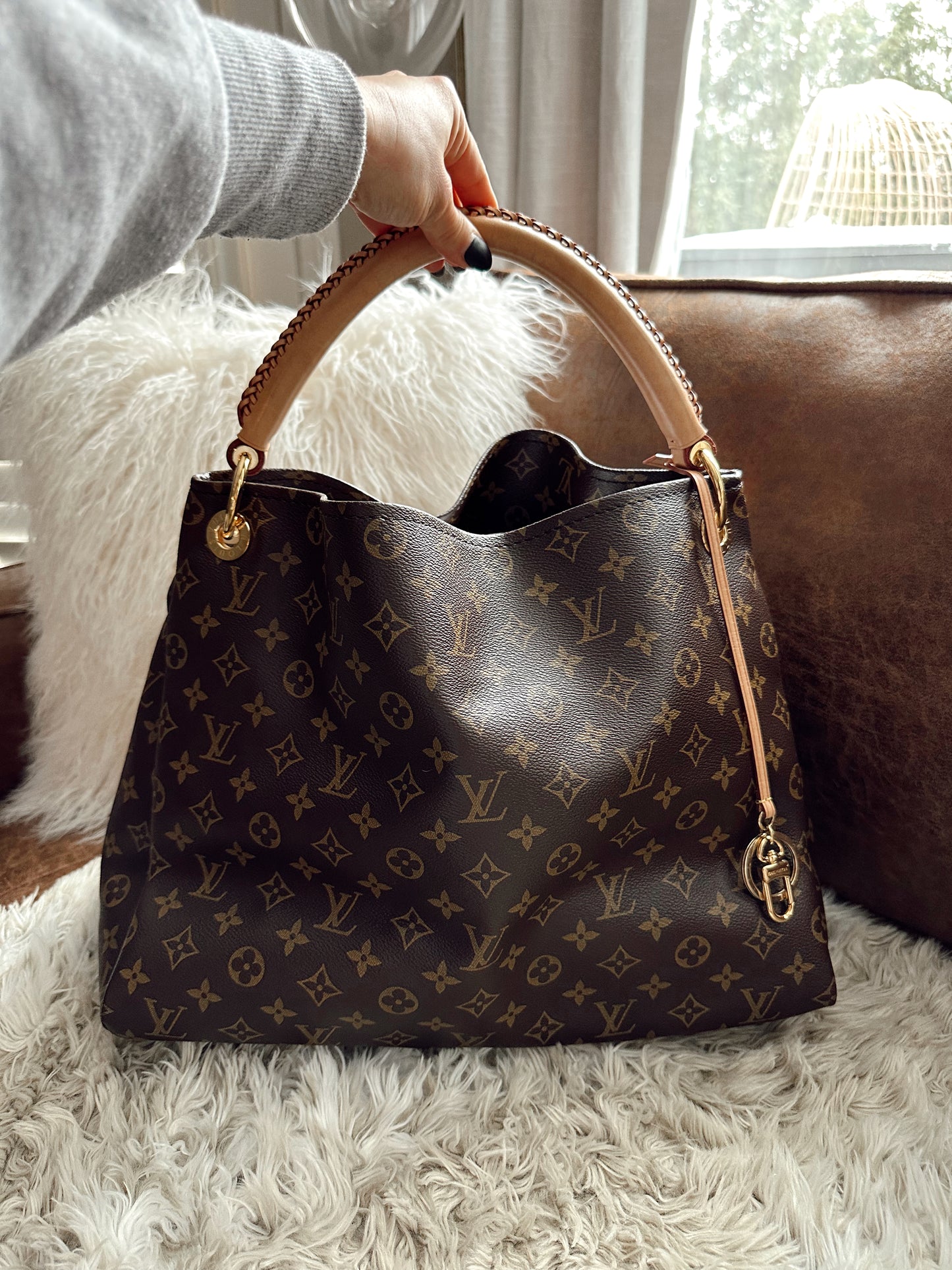 Louis Vuitton Artsy Monogram