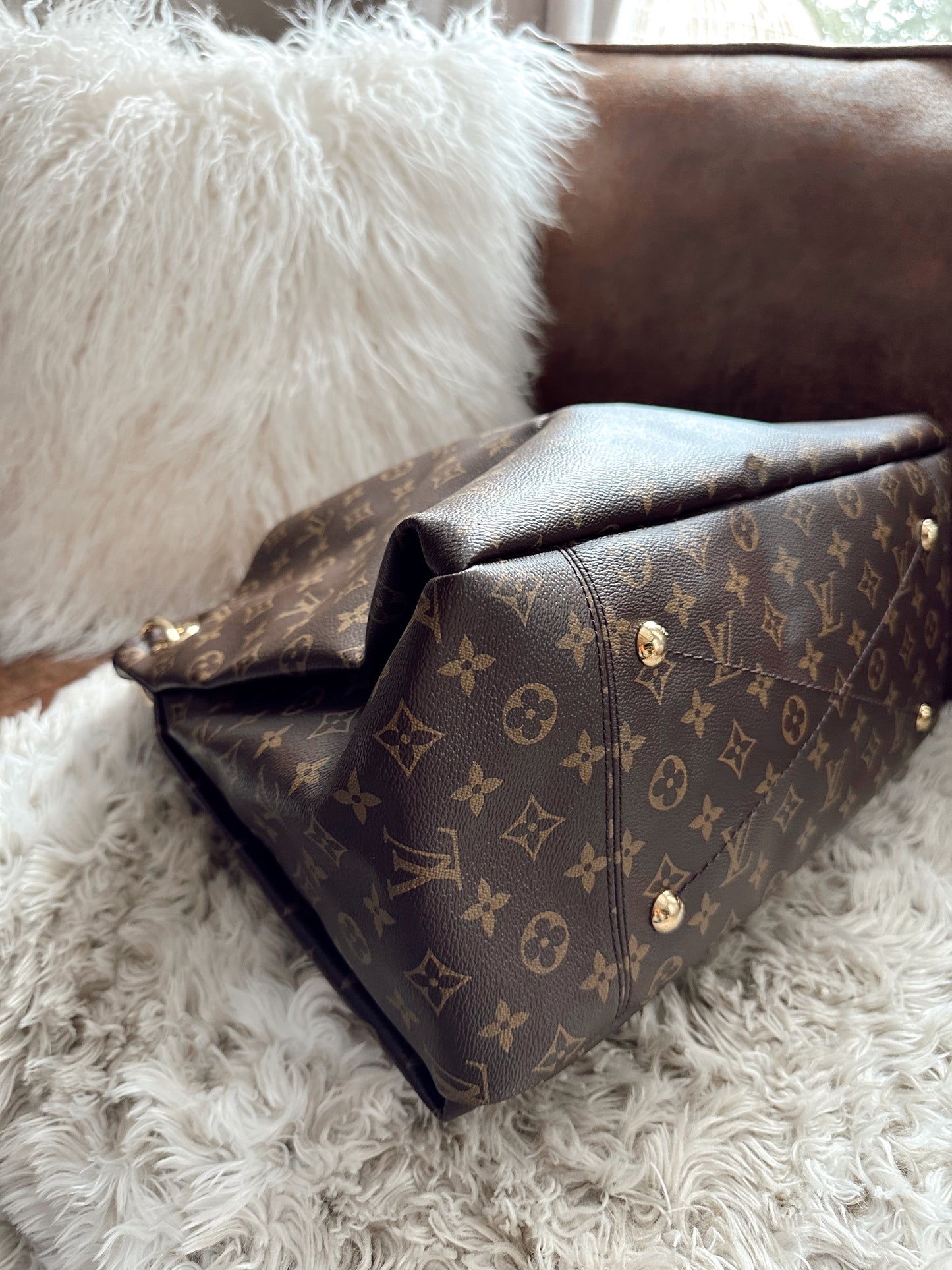 Louis Vuitton Artsy Monogram