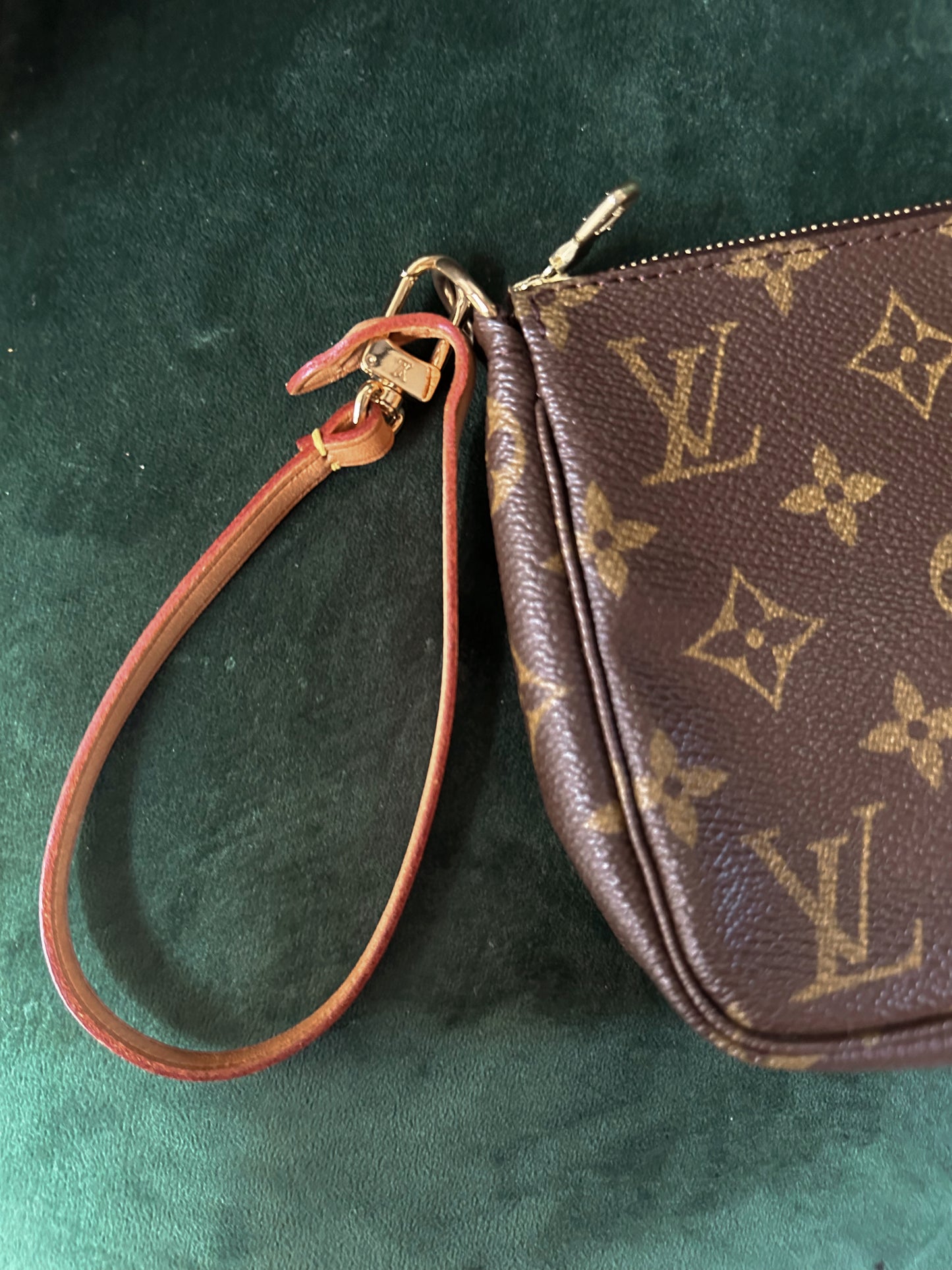 Louis Vuitton Pochette Accessoires