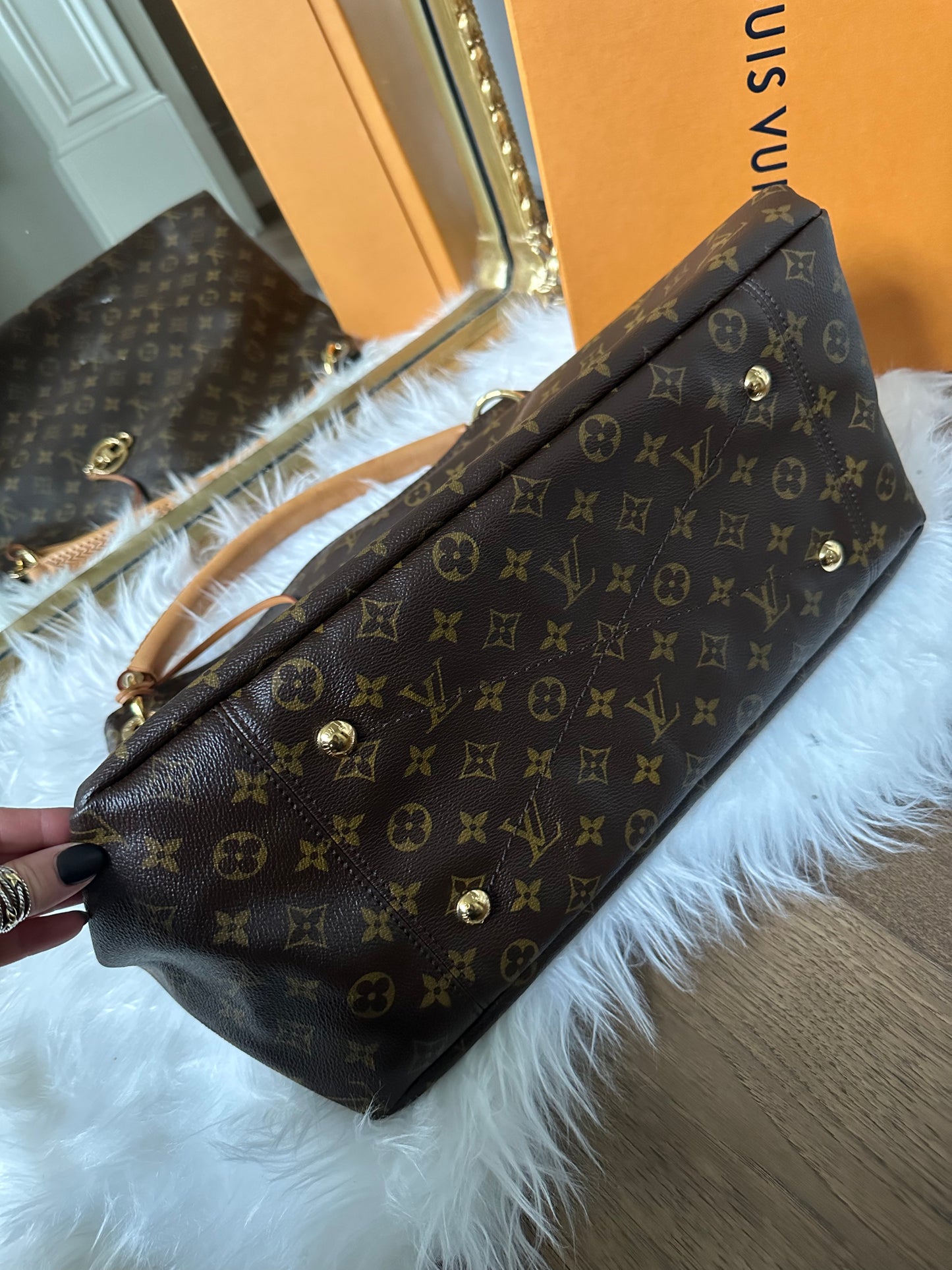 Louis Vuitton Artsy MM Monogram