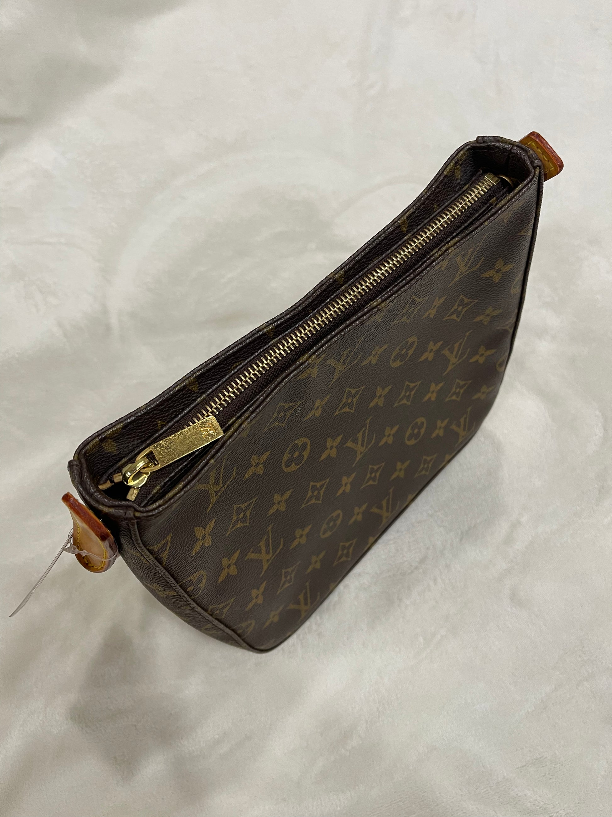 Louis Vuitton Looping MM – thedesignercouple