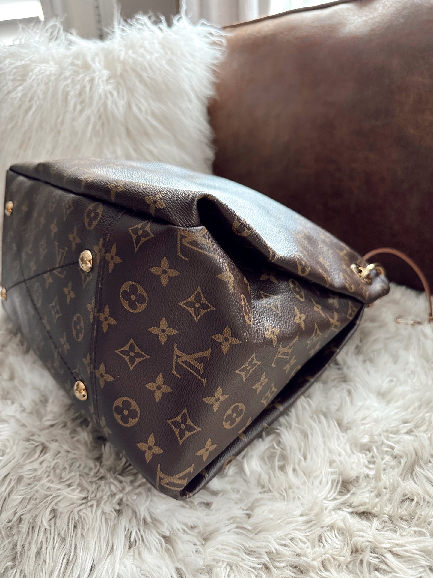 Louis Vuitton Artsy Monogram