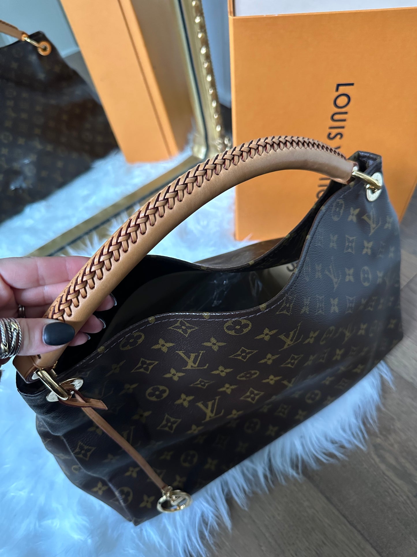 Louis Vuitton Artsy MM Monogram