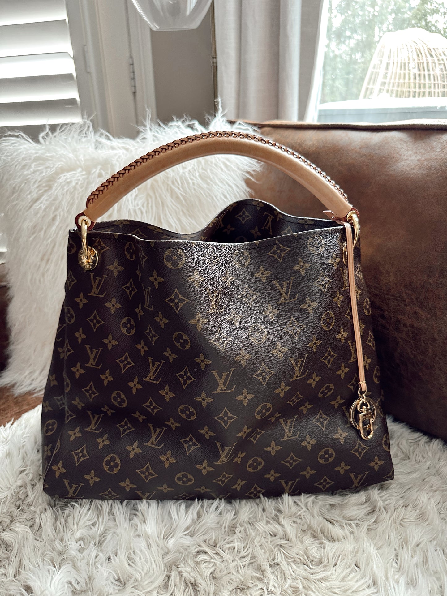 Louis Vuitton Artsy Monogram