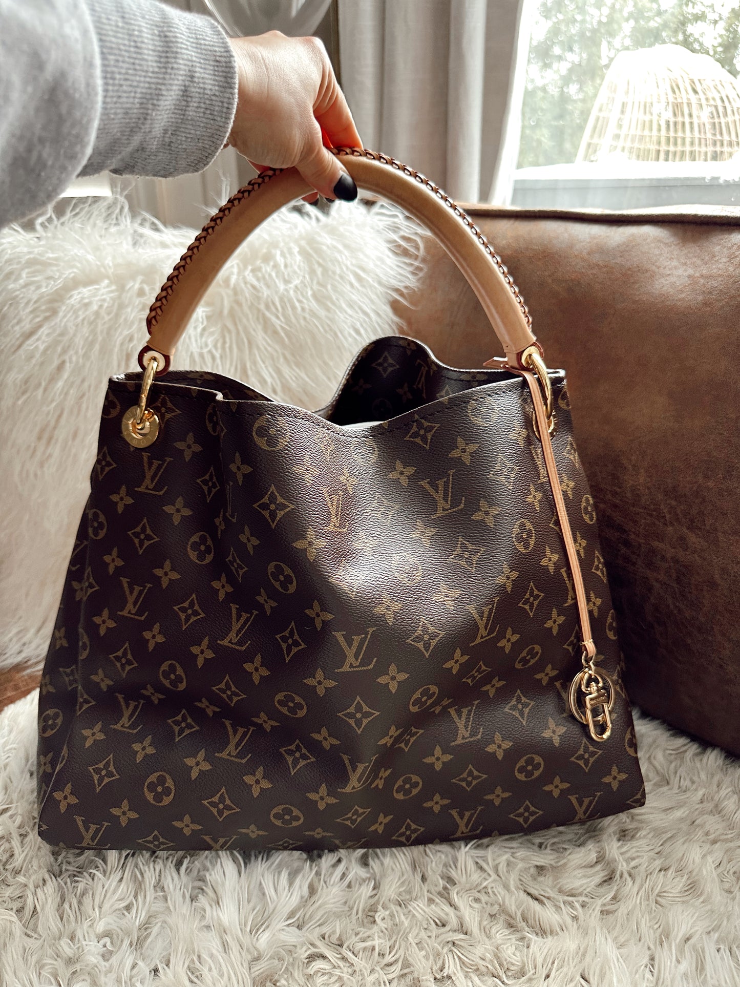 Louis Vuitton Artsy Monogram