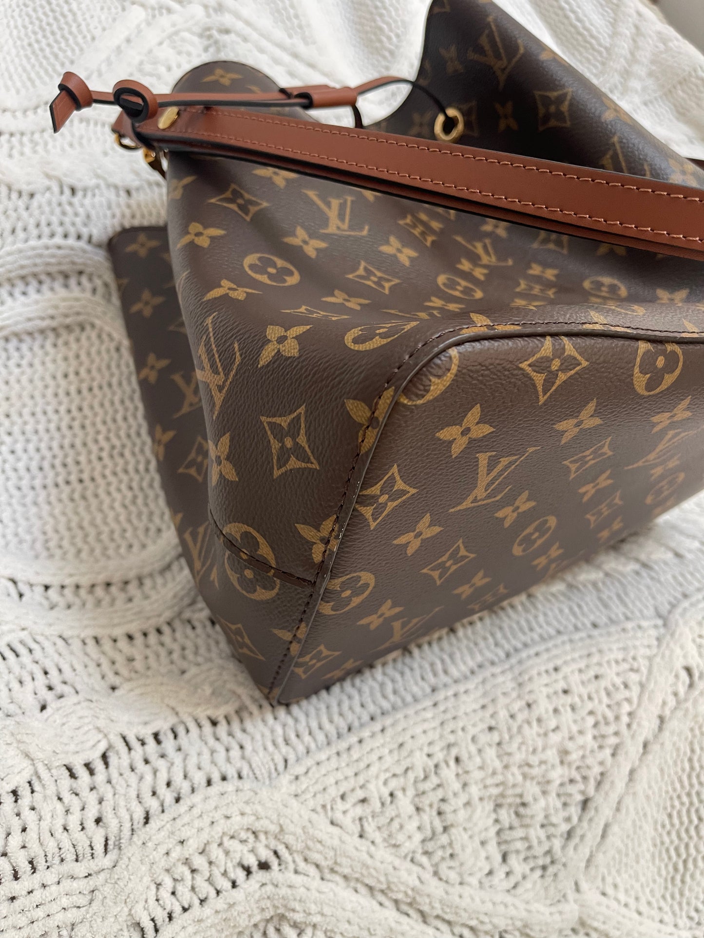 Louis Vuitton NeoNoe Caramel