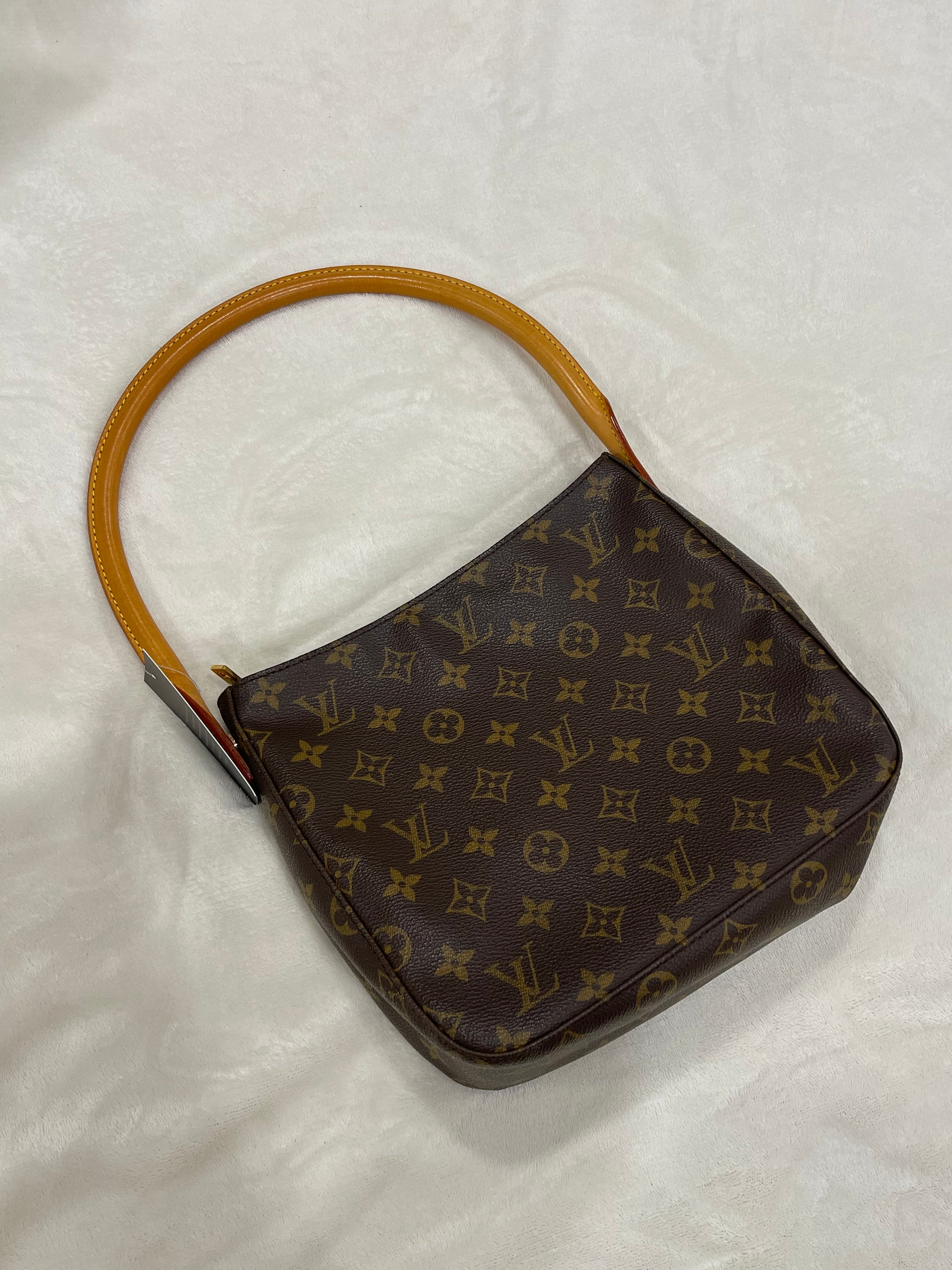 Louis Vuitton Looping MM – thedesignercouple