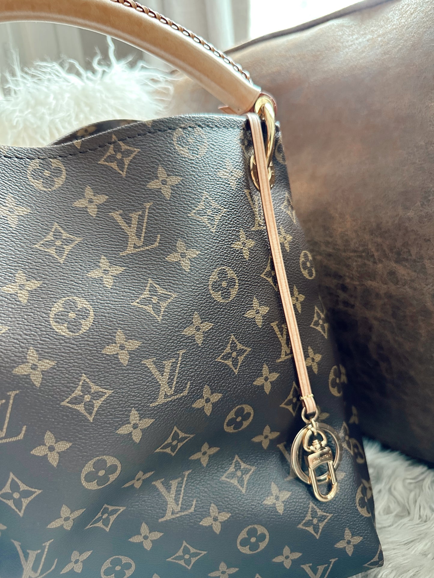 Louis Vuitton Artsy Monogram