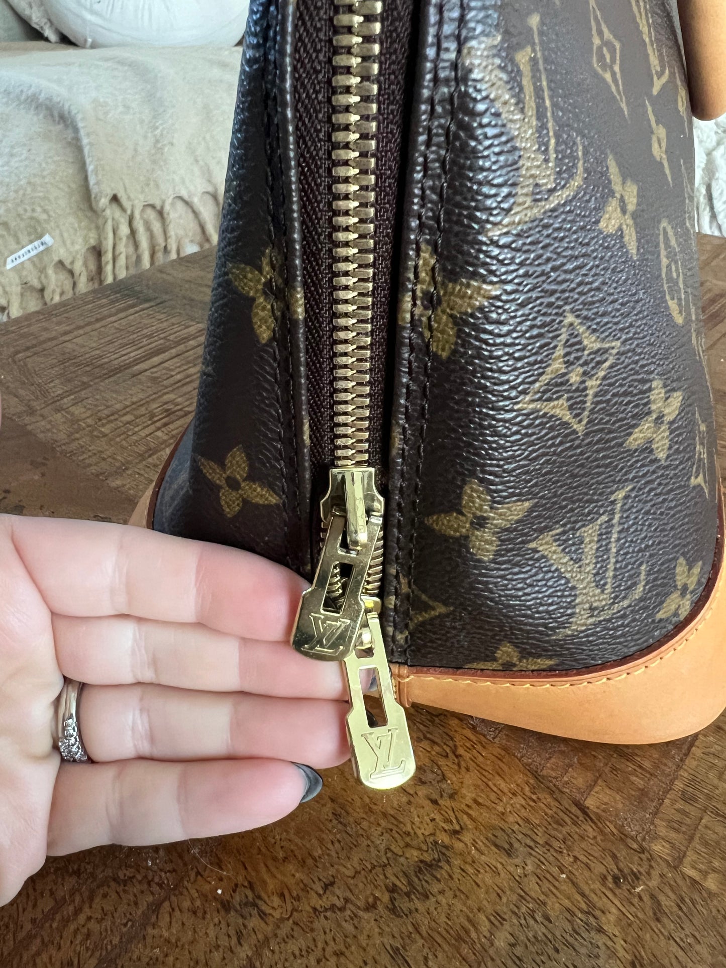 Louis Vuitton Alma Monogram pm