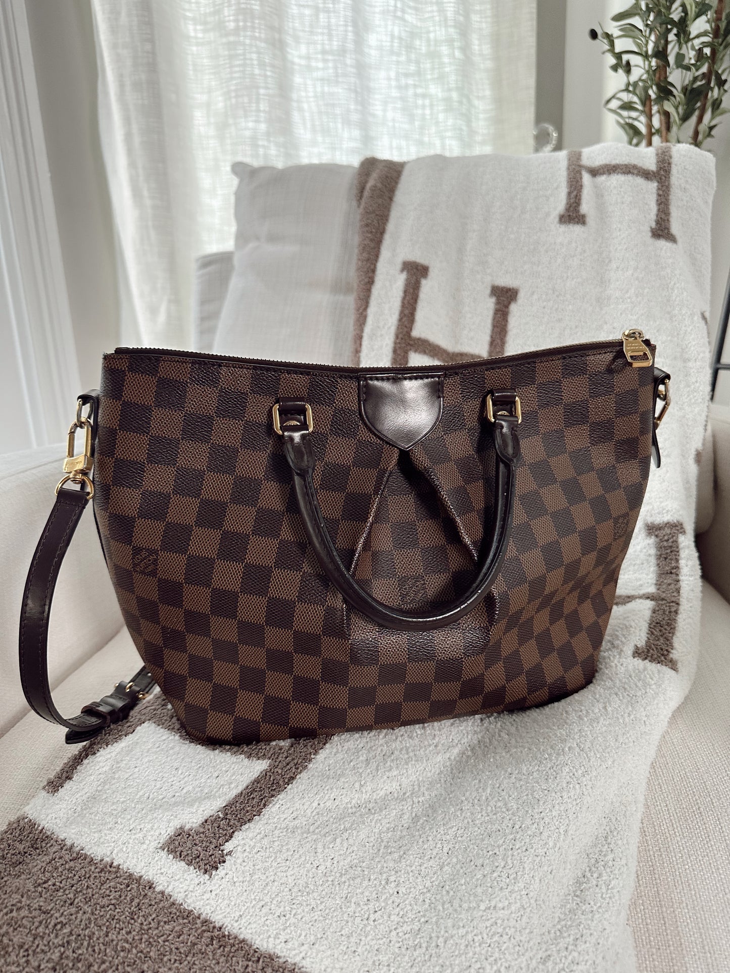 Louis Vuitton Damier Siena MM