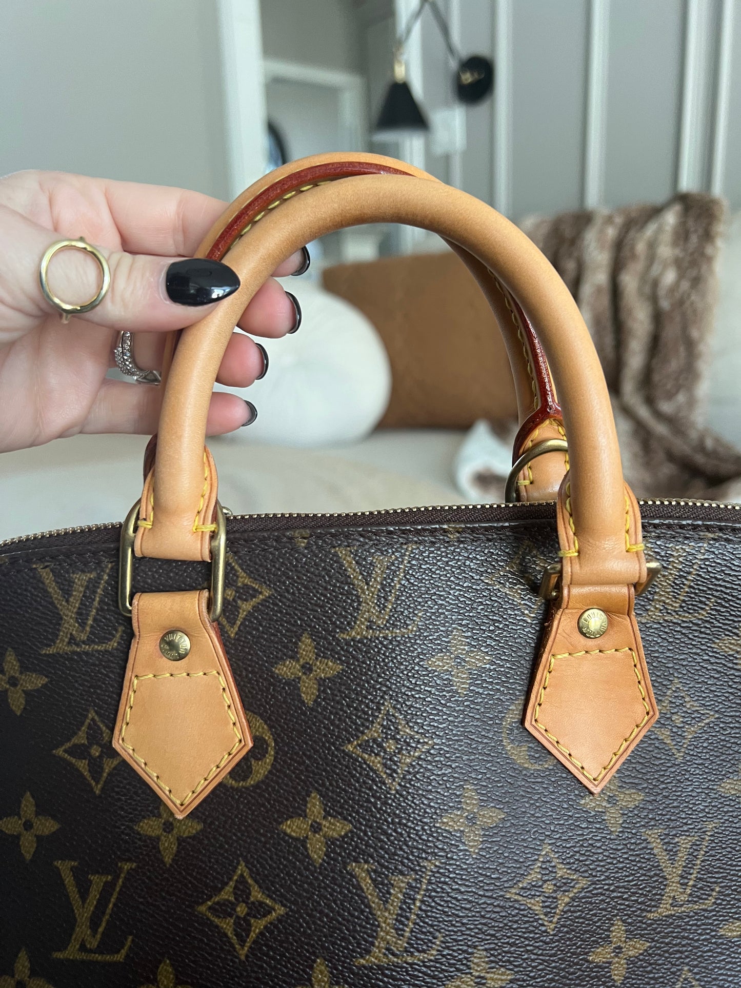 Louis Vuitton Alma Monogram pm