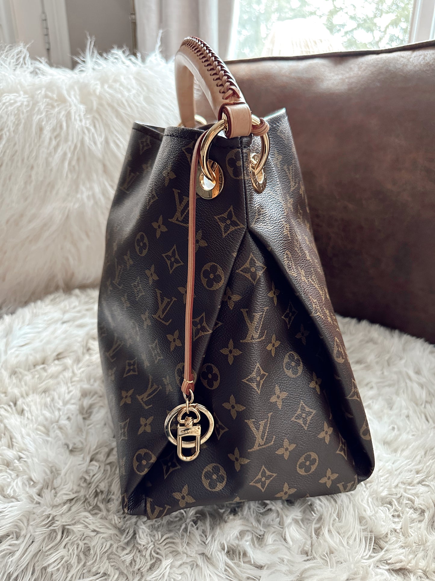 Louis Vuitton Artsy Monogram