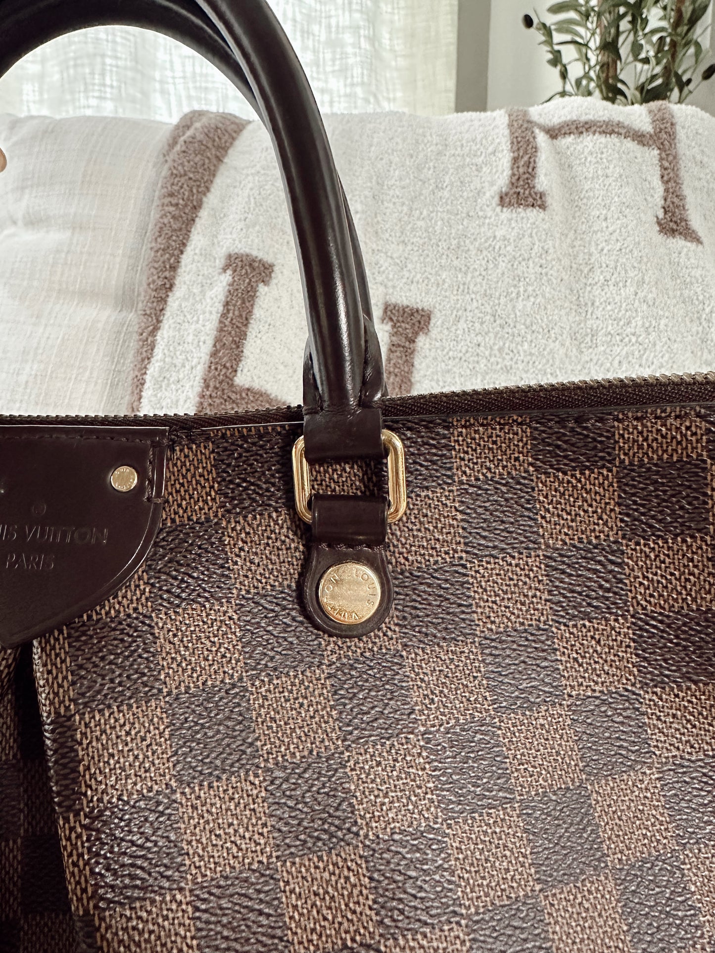 Louis Vuitton Damier Siena MM