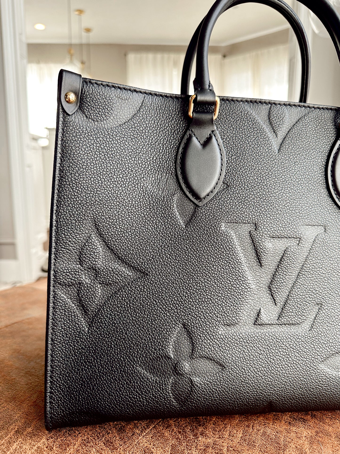 Louis Vuitton On The Go Tote MM Black