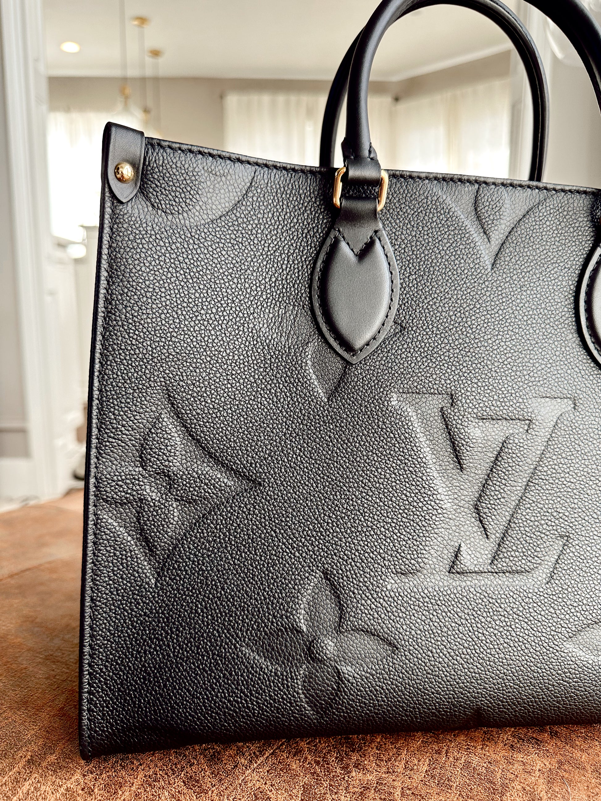 Louis Vuitton On The Go Tote MM Black – thedesignercouple