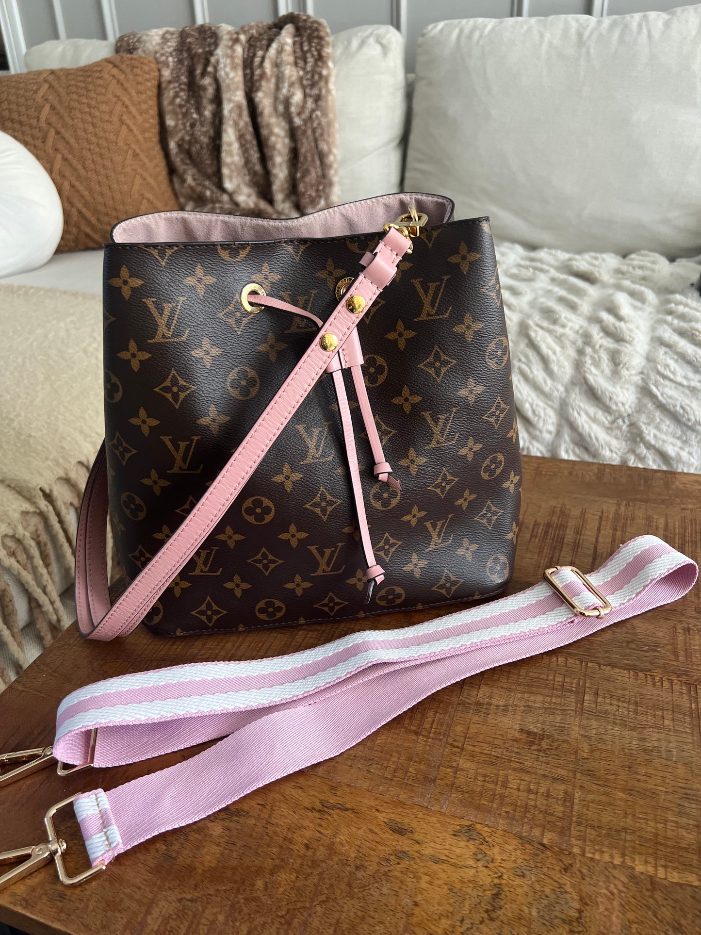 Louis Vuitton NeoNoe Rose Monogram