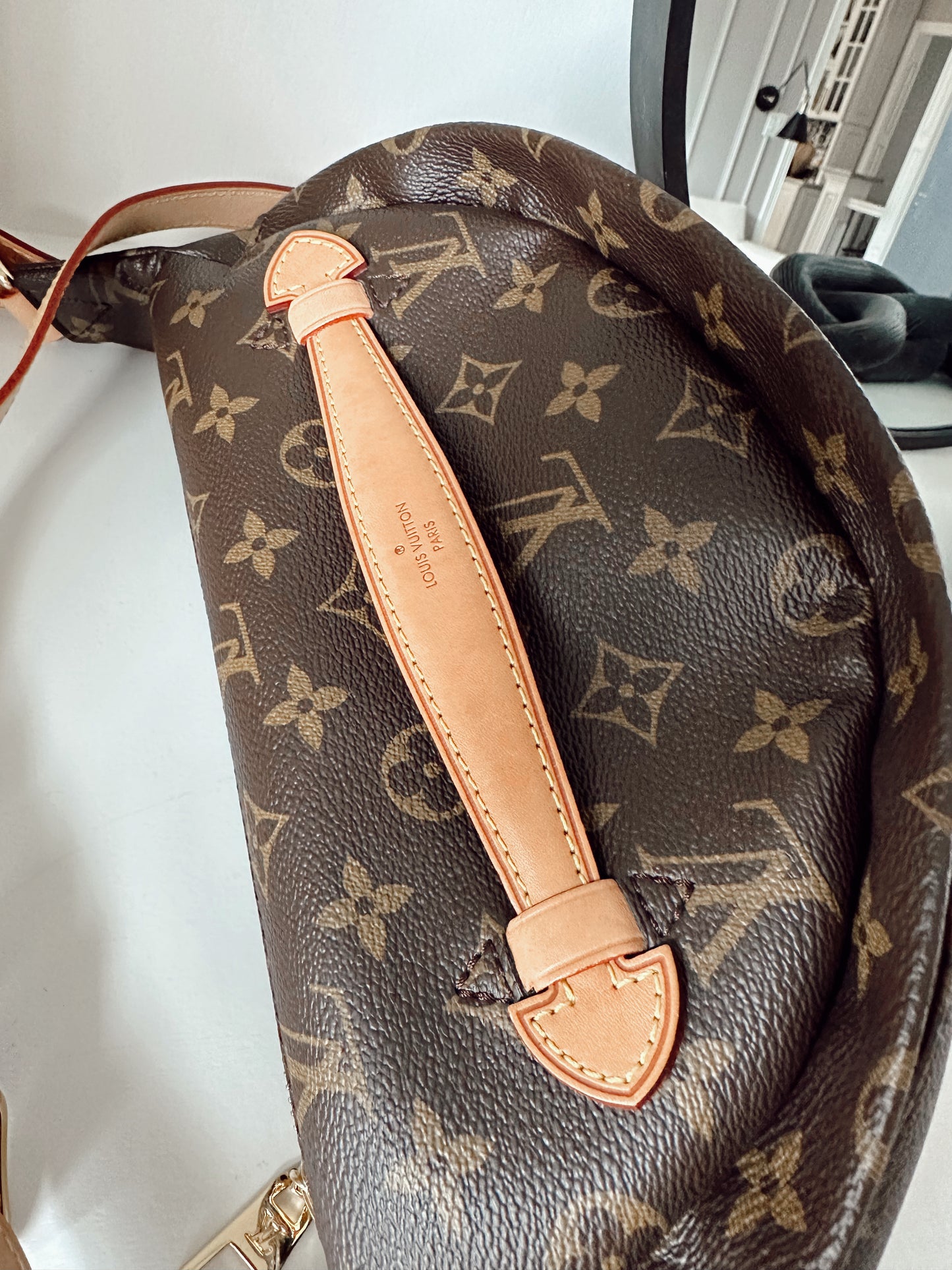 💕Louis Vuitton monogram bumbag with dustbag, microchip and