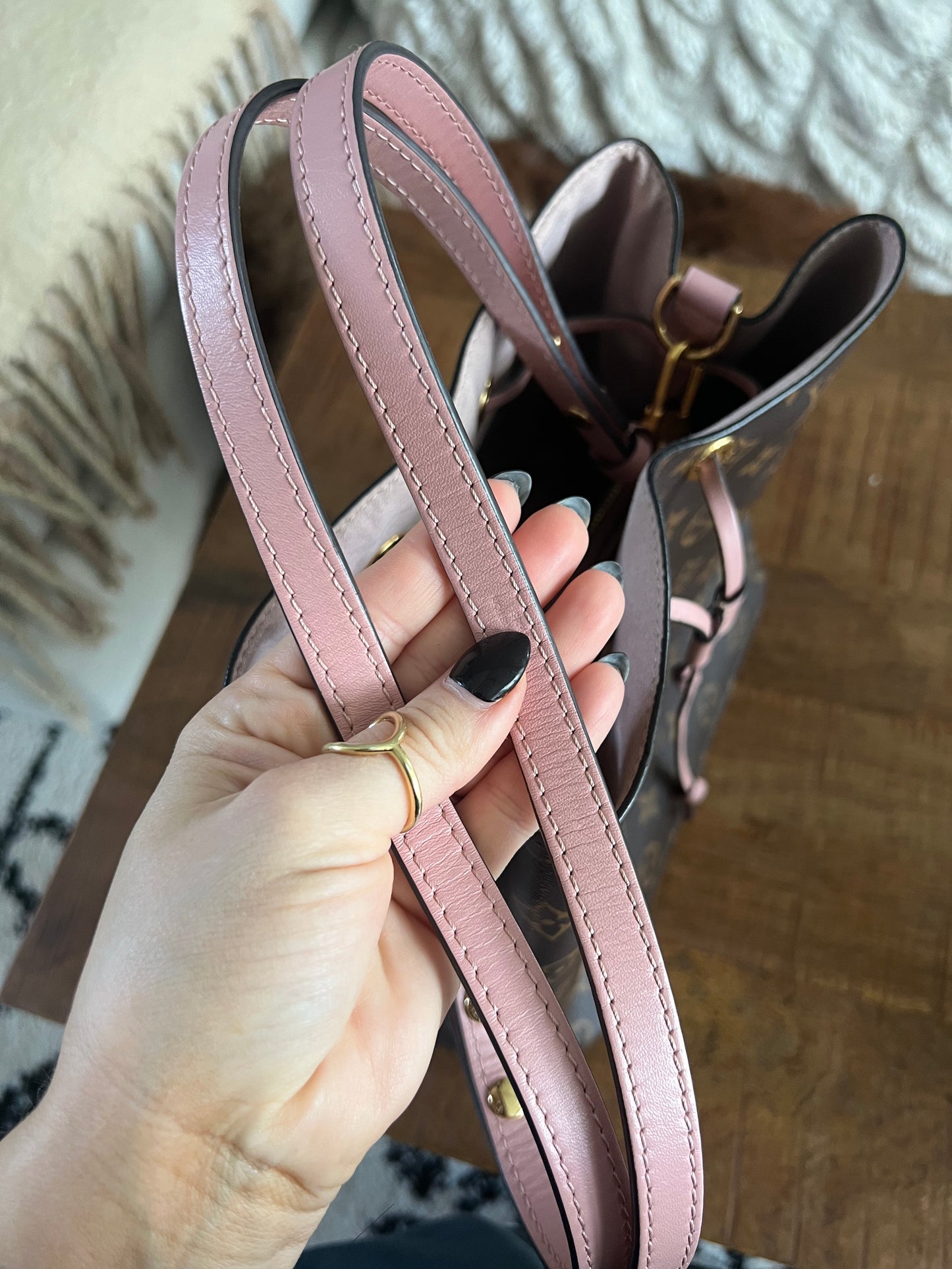 Louis Vuitton NeoNoe Rose Monogram