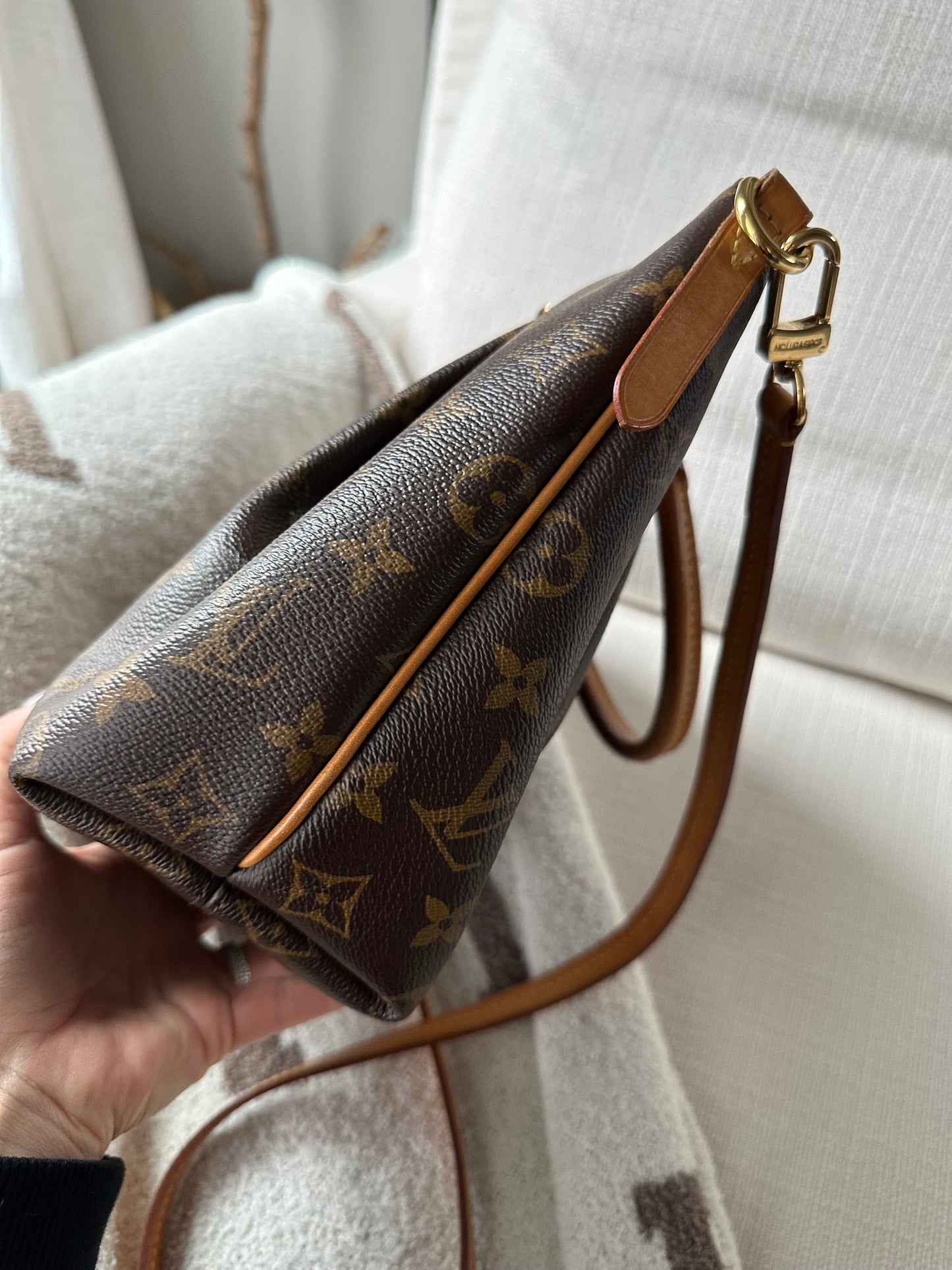 🔥Sold🔥Gorgeous Louis Vuitton Turenne PM Monogram In very excellent  condition Made in France Includes adjustable crossbody strap $1699 V…