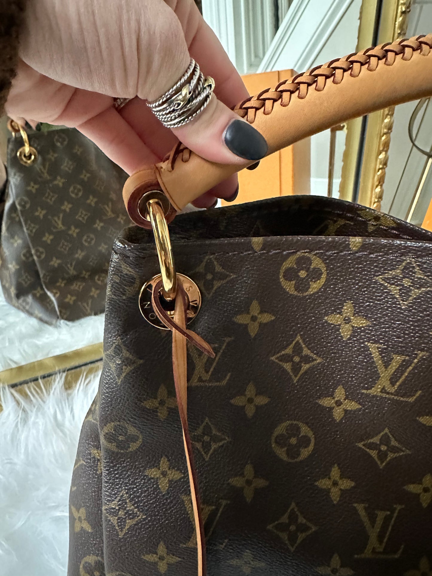 Louis Vuitton Artsy MM Monogram