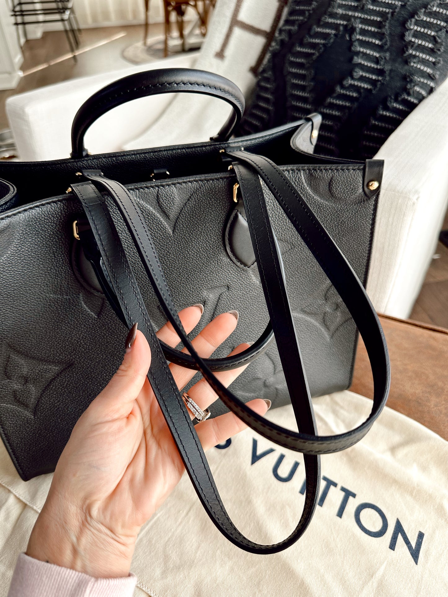 Louis Vuitton On The Go Tote MM Black – thedesignercouple