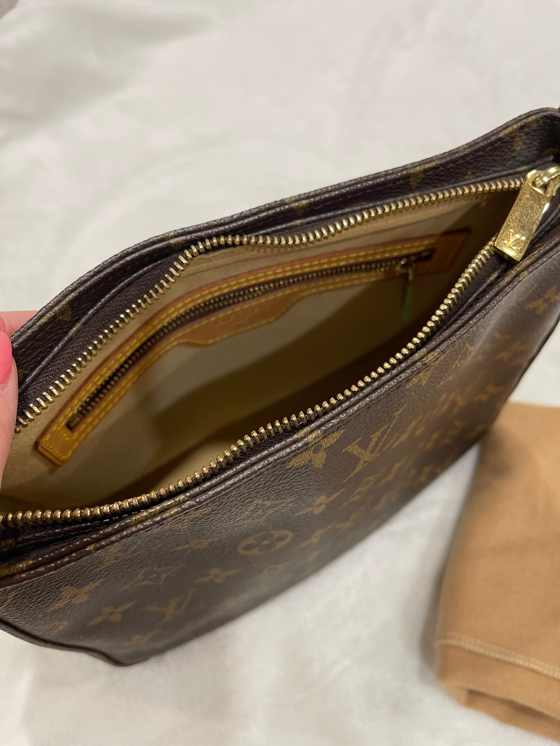 Louis Vuitton Looping MM – thedesignercouple